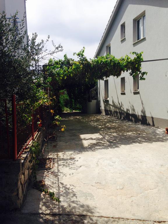 Apartment Ivona Stomorska Exterior photo